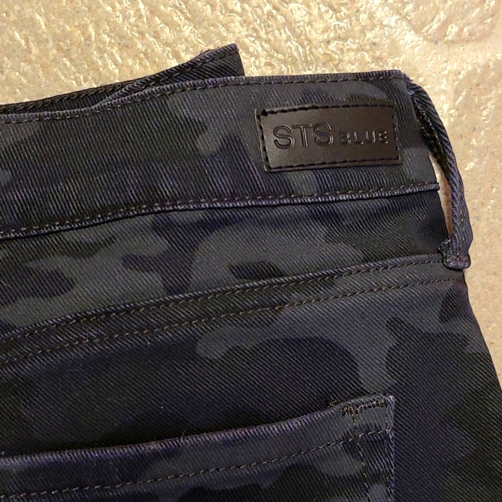 Camo pants 👖💋 - Picture 8 of 14